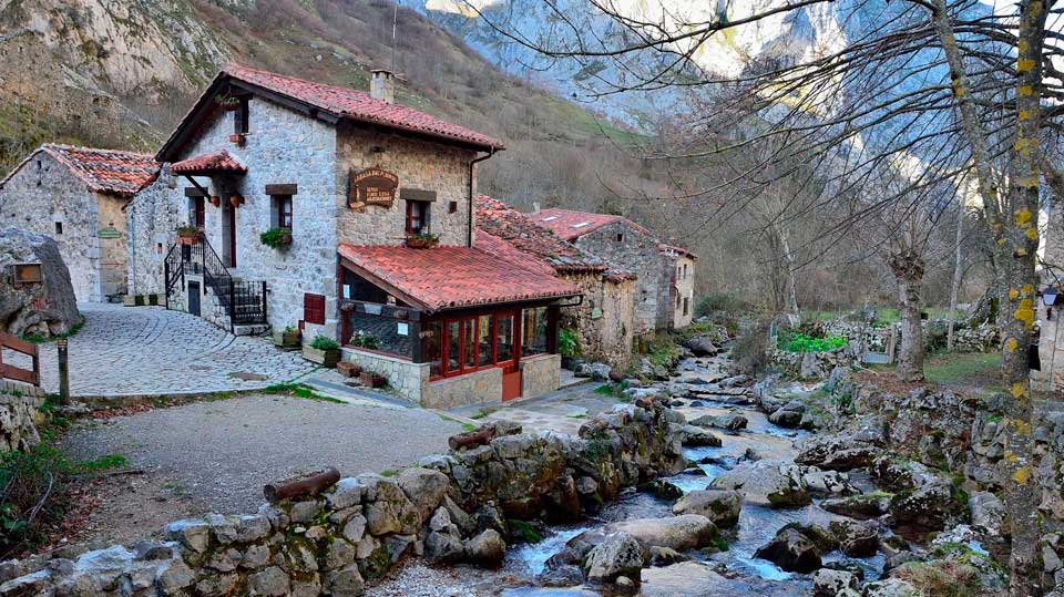 aldeia-bulnes-picos-europa → Strike Tours