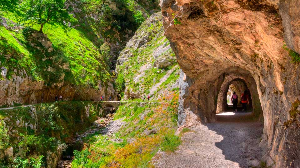ruta-del-cares-picos-europa → Strike Tours