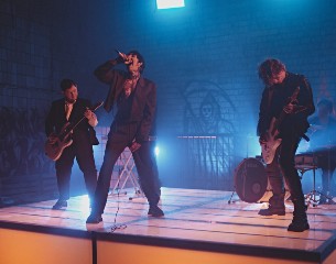 bmth01 → Strike Tours